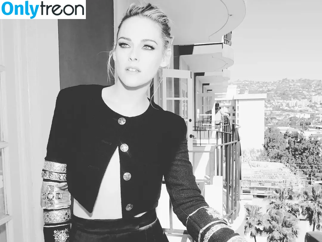 Kristen Stewart nude photo #0220 (kristenstewart / kristenstewartx)