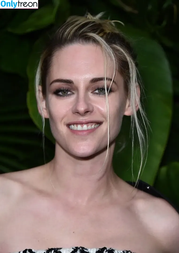 Kristen Stewart nude photo #0241 (kristenstewart / kristenstewartx)