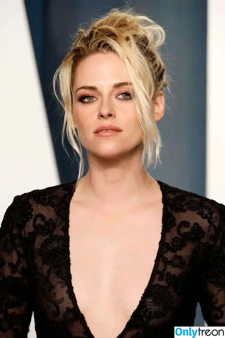 Kristen Stewart nude photo #0256 (kristenstewart / kristenstewartx)