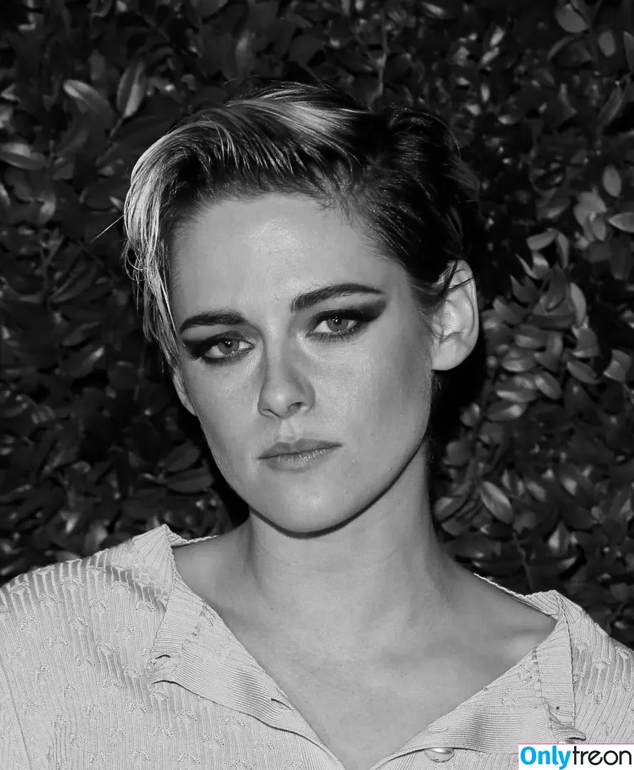 Kristen Stewart nude photo #0328 (kristenstewart / kristenstewartx)