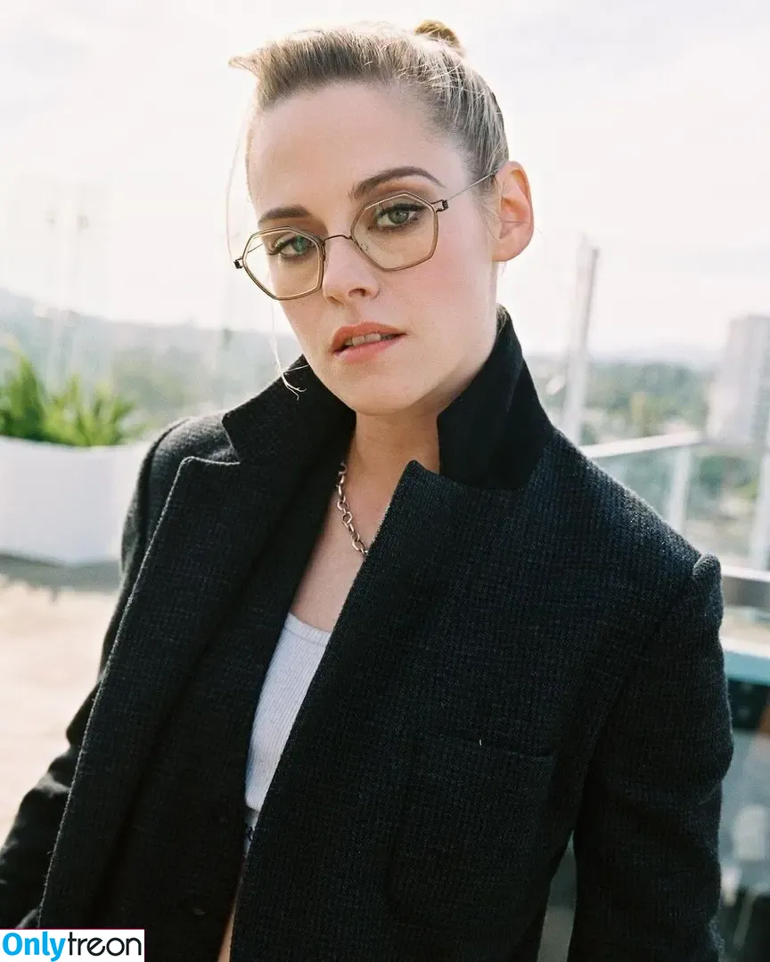 Kristen Stewart nude photo #0341 (kristenstewart / kristenstewartx)