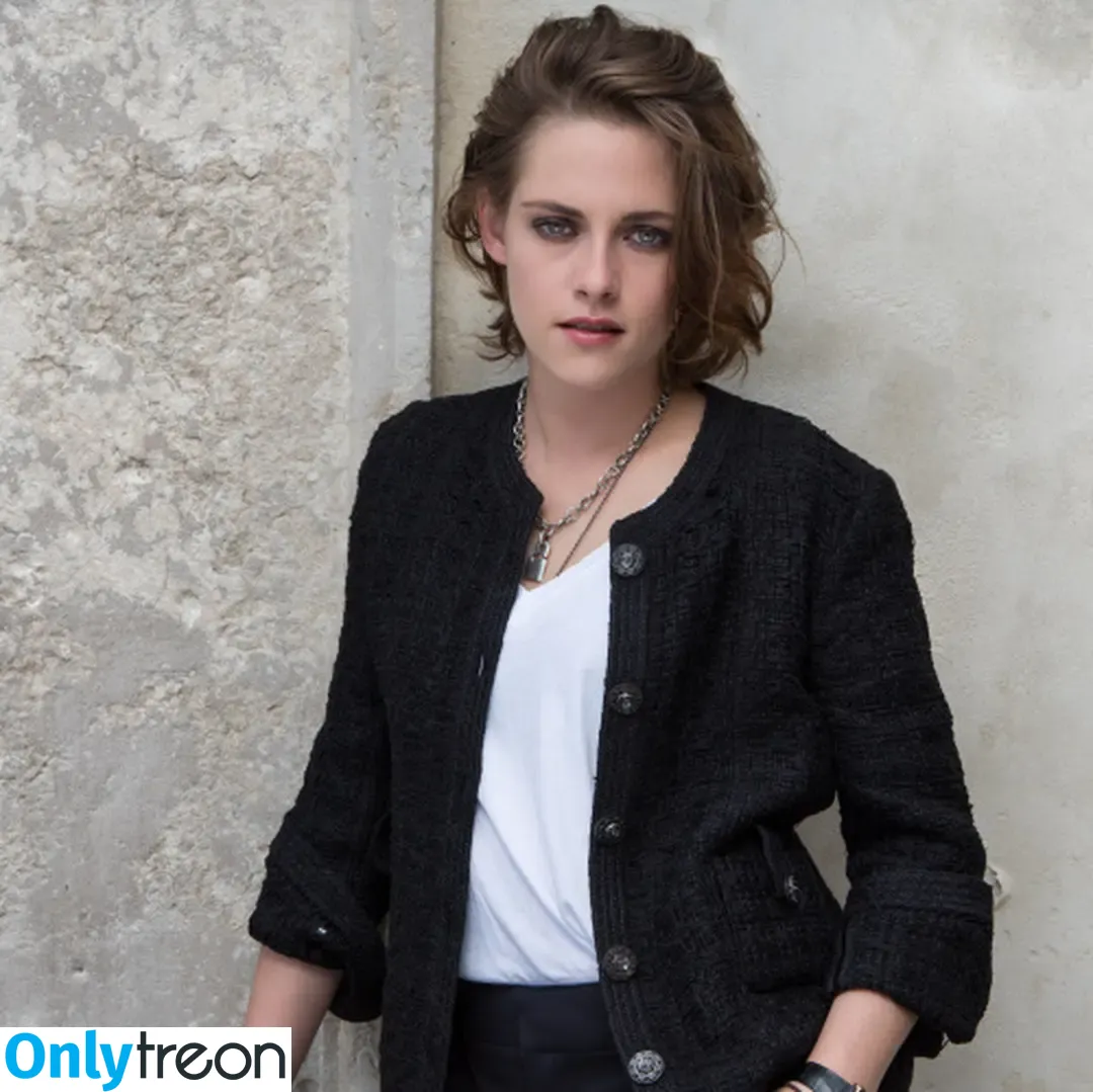 Kristen Stewart nude photo #0348 (kristenstewart / kristenstewartx)