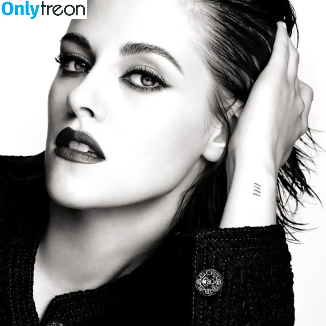 Kristen Stewart nude photo #0360 (kristenstewart / kristenstewartx)