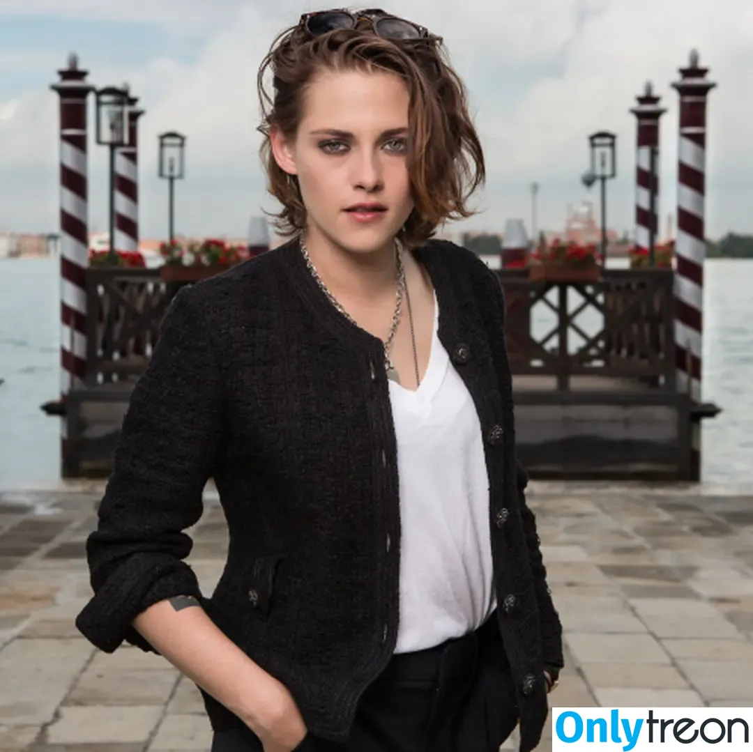 Kristen Stewart nude photo #0386 (kristenstewart / kristenstewartx)