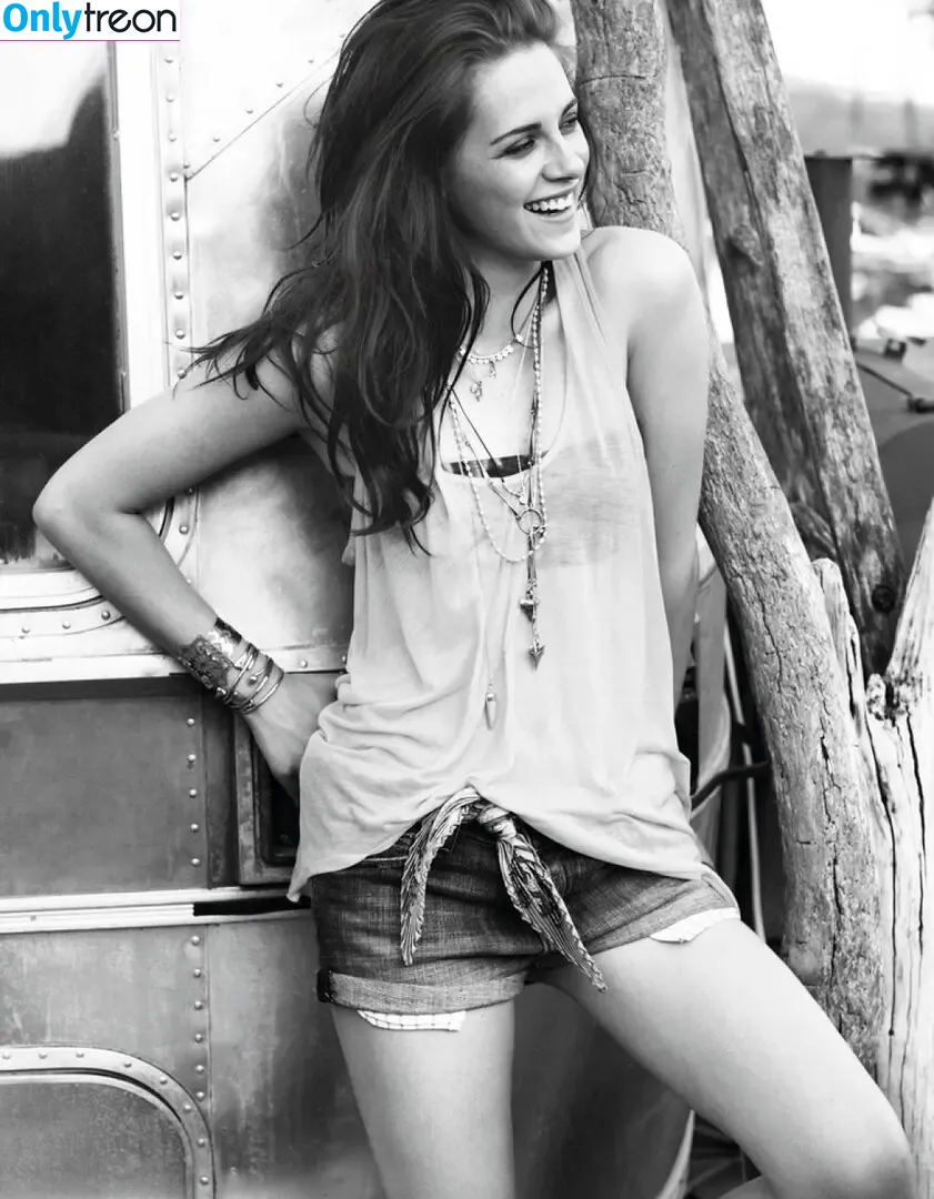 Kristen Stewart nude photo #0530 (kristenstewart / kristenstewartx)