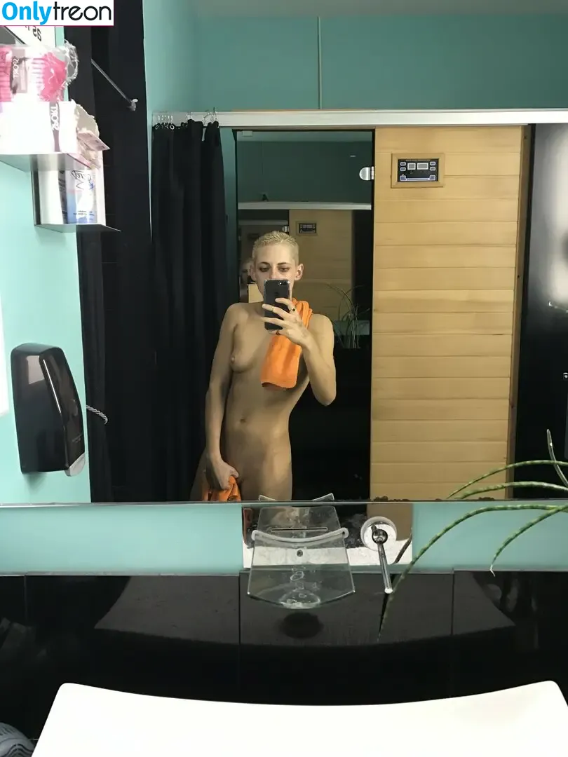 Kristen Stewart nude photo #0649 (kristenstewart / kristenstewartx)