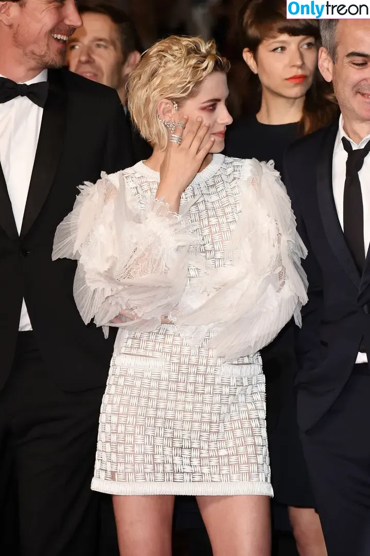 Kristen Stewart nude photo #0658 (kristenstewart / kristenstewartx)