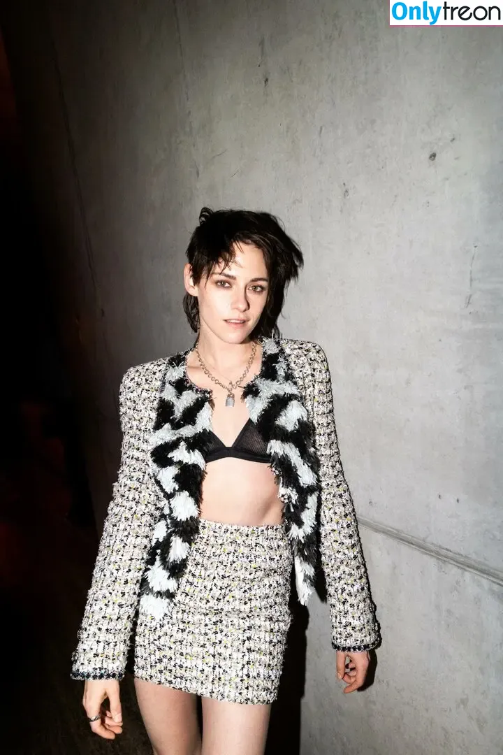 Kristen Stewart nude photo #0711 (kristenstewart / kristenstewartx)