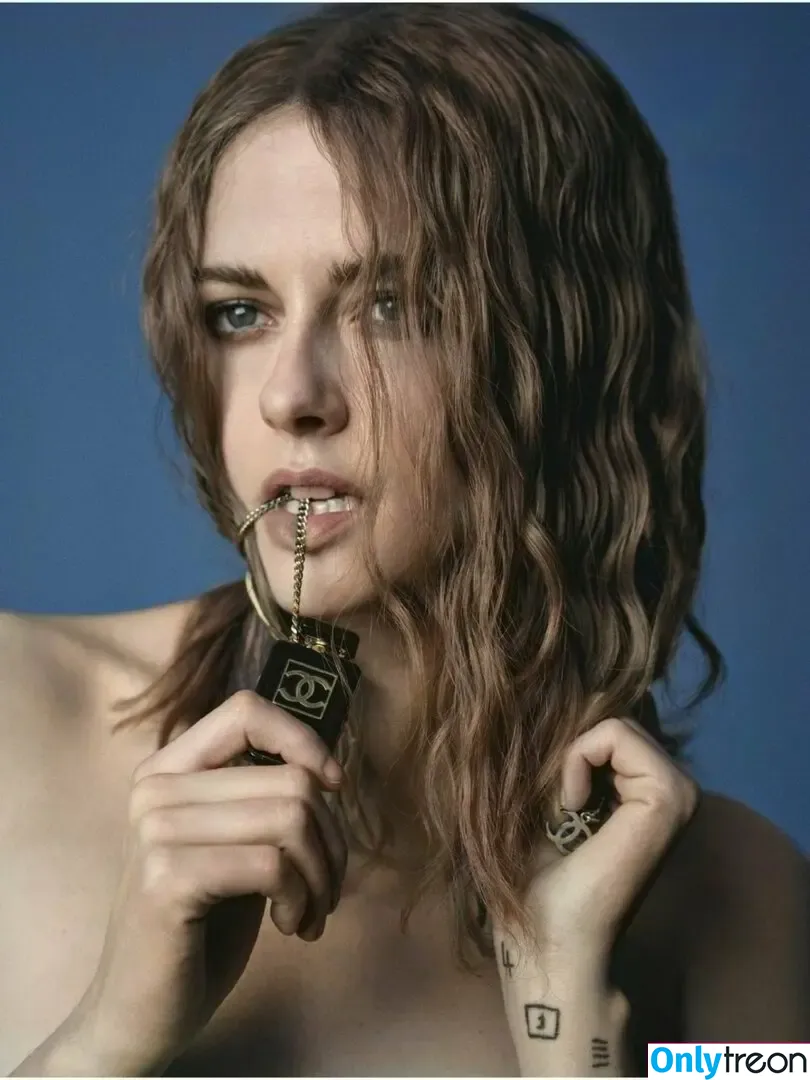 Kristen Stewart nude photo #0806 (kristenstewart / kristenstewartx)