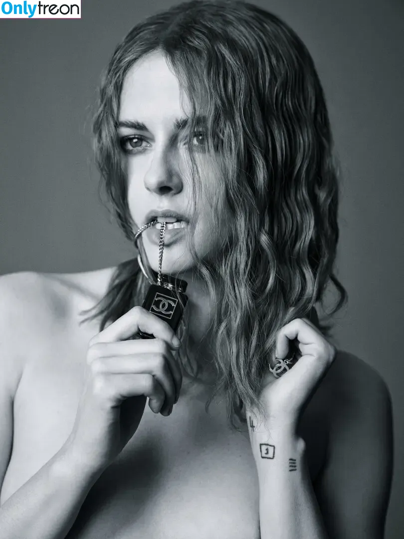 Kristen Stewart nude photo #0822 (kristenstewart / kristenstewartx)