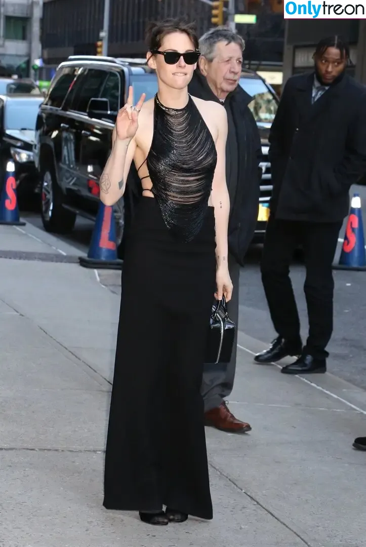 Kristen Stewart nude photo #1101 (kristenstewart / kristenstewartx)