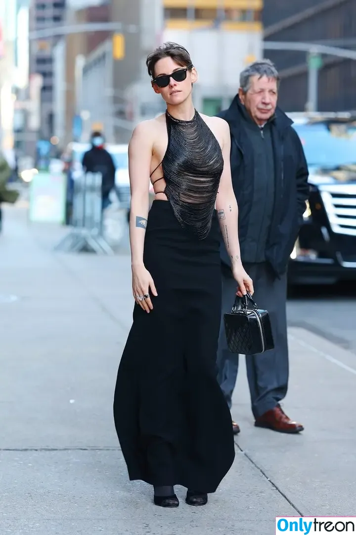 Kristen Stewart nude photo #1111 (kristenstewart / kristenstewartx)