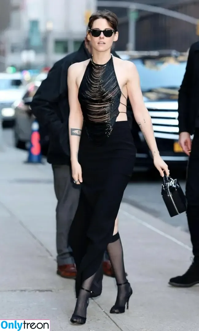 Kristen Stewart nude photo #1214 (kristenstewart / kristenstewartx)
