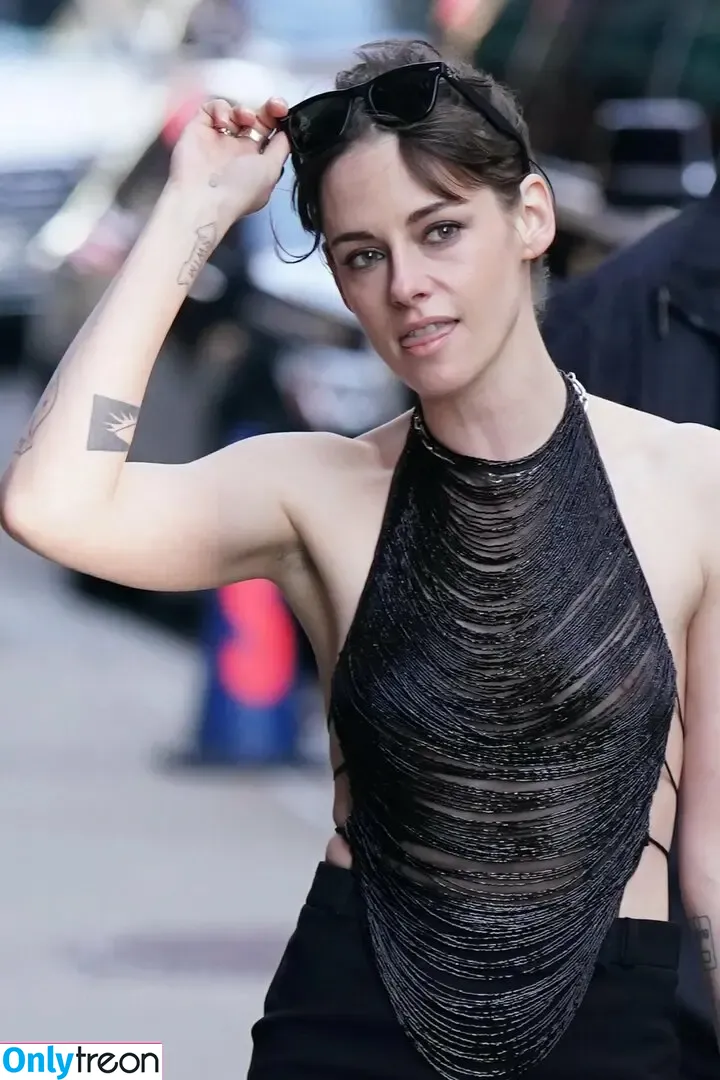 Kristen Stewart nude photo #1218 (kristenstewart / kristenstewartx)