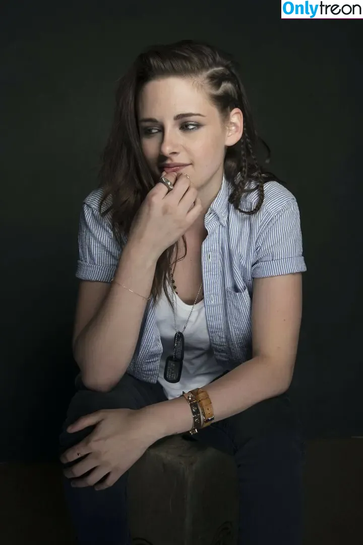 Kristen Stewart nude photo #1310 (kristenstewart / kristenstewartx)