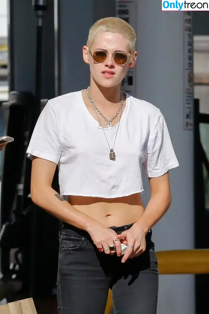 Kristen Stewart nude photo #1323 (kristenstewart / kristenstewartx)
