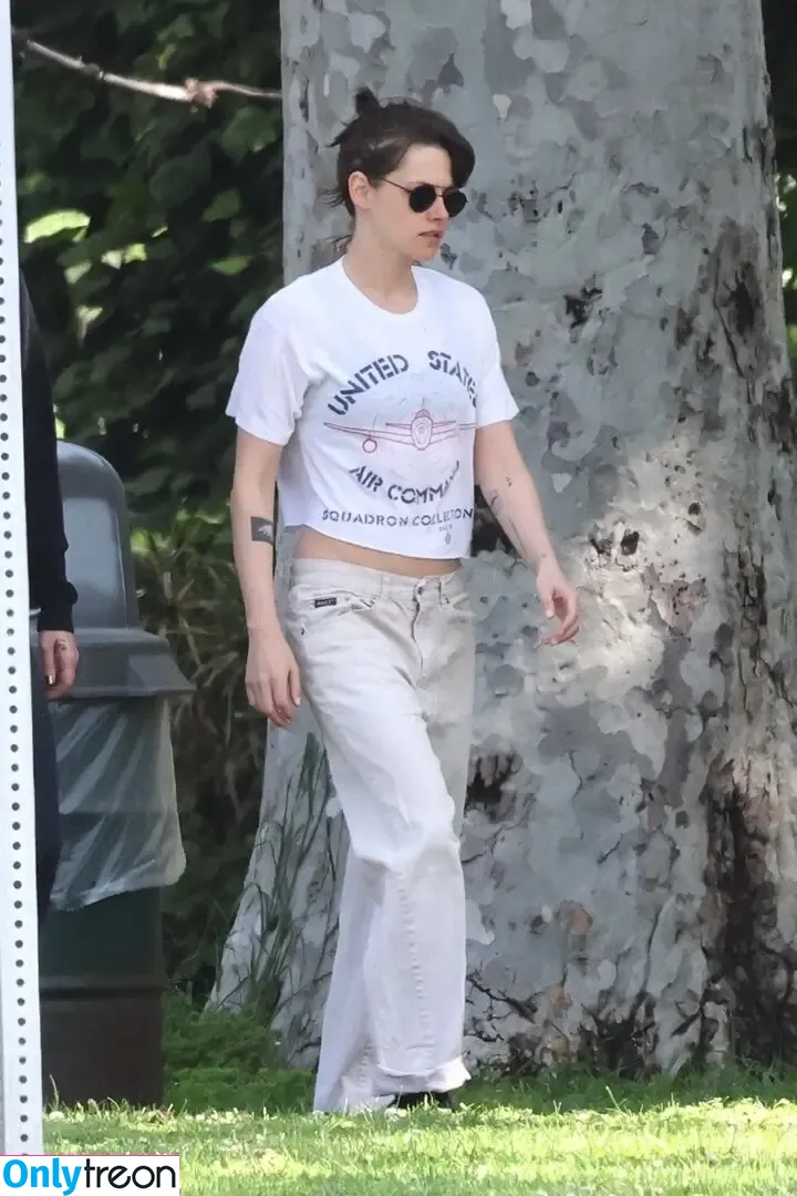 Kristen Stewart nude photo #1386 (kristenstewart / kristenstewartx)