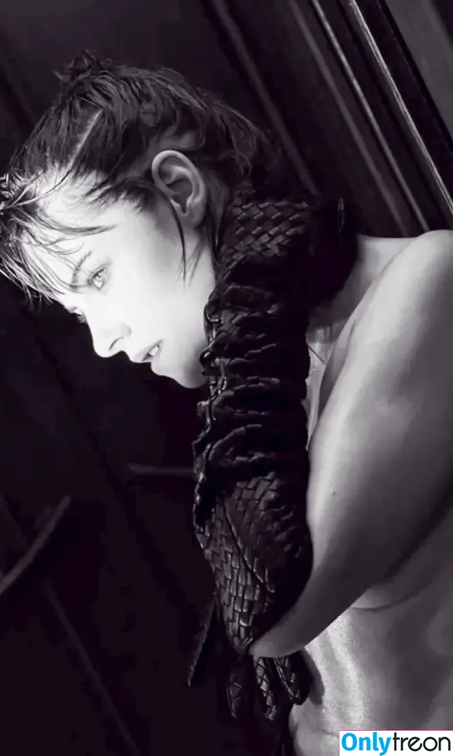 Kristen Stewart nude photo #1400 (kristenstewart / kristenstewartx)