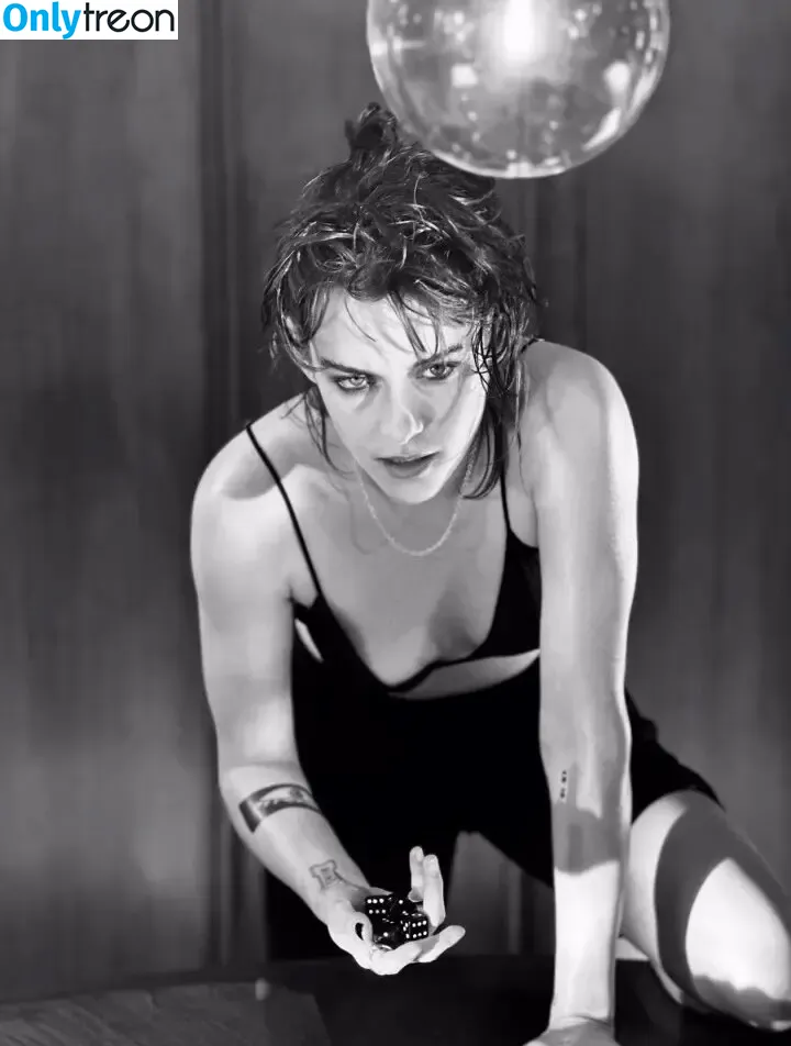 Kristen Stewart nude photo #1401 (kristenstewart / kristenstewartx)