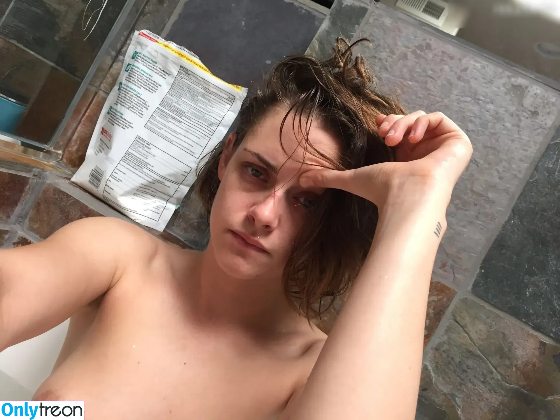 Kristen Stewart nude photo #1444 (kristenstewart / kristenstewartx)