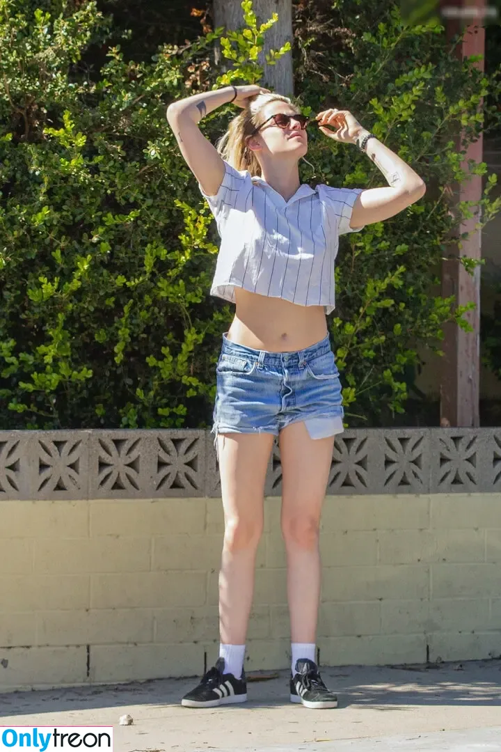 Kristen Stewart nude photo #1486 (kristenstewart / kristenstewartx)