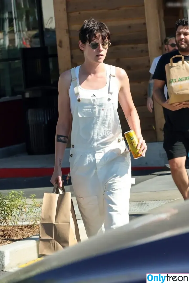 Kristen Stewart nude photo #1526 (kristenstewart / kristenstewartx)