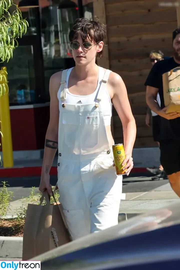 Kristen Stewart nude photo #1536 (kristenstewart / kristenstewartx)