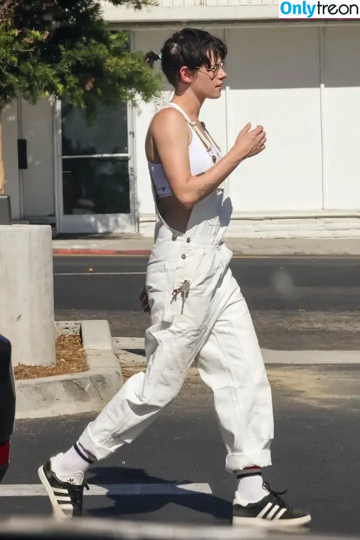 Kristen Stewart nude photo #1537 (kristenstewart / kristenstewartx)