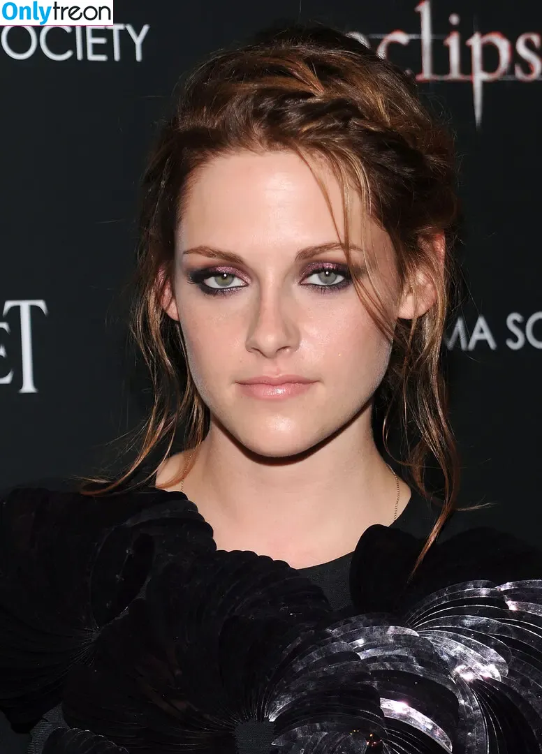 Kristen Stewart nude photo #1571 (kristenstewart / kristenstewartx)
