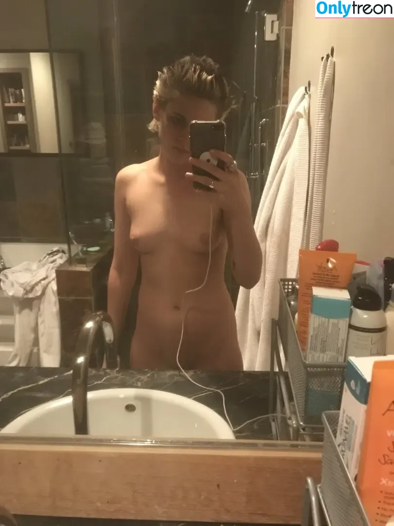 Kristen Stewart nude photo #1591 (kristenstewart / kristenstewartx)