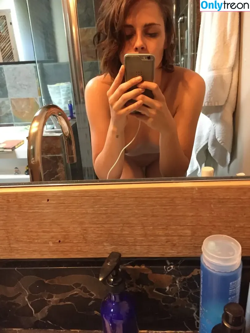 Kristen Stewart nude photo #1602 (kristenstewart / kristenstewartx)