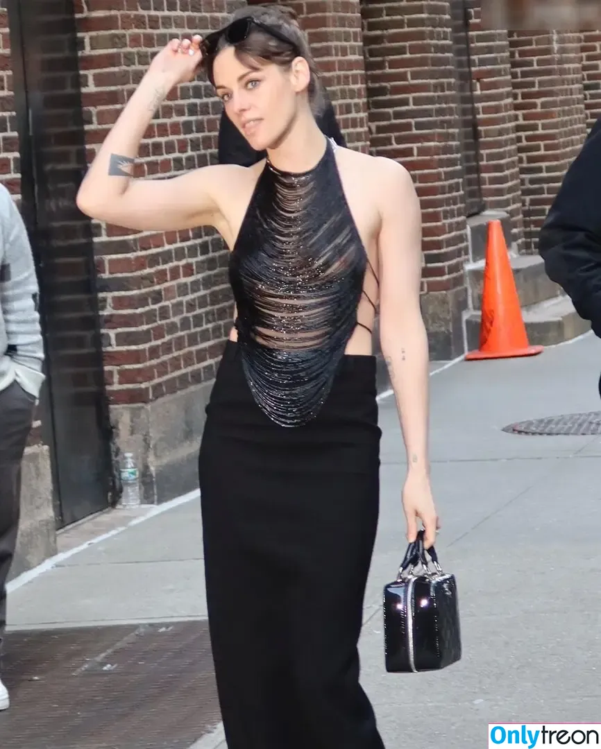 Kristen Stewart nude photo #1693 (kristenstewart / kristenstewartx)