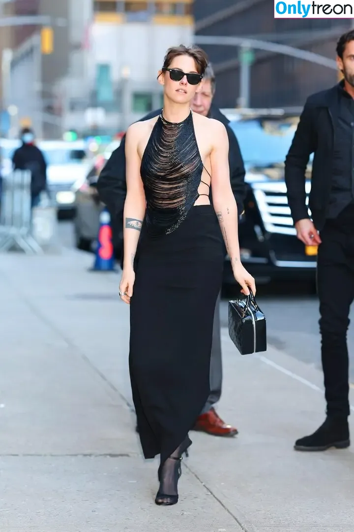 Kristen Stewart nude photo #1698 (kristenstewart / kristenstewartx)