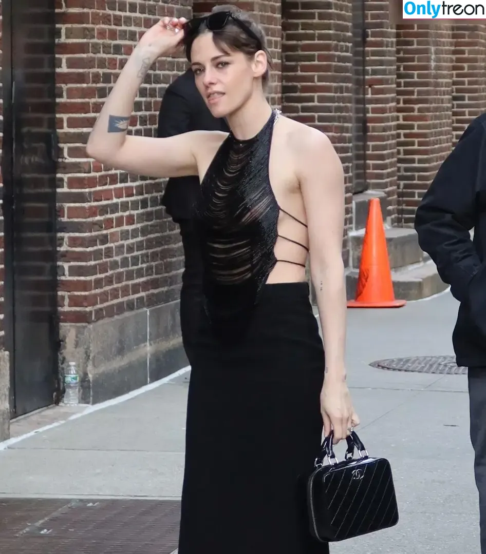 Kristen Stewart nude photo #1699 (kristenstewart / kristenstewartx)