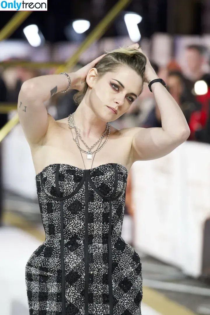 Kristen Stewart nude photo #1778 (kristenstewart / kristenstewartx)