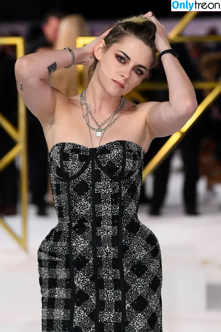 Kristen Stewart nude photo #1781 (kristenstewart / kristenstewartx)