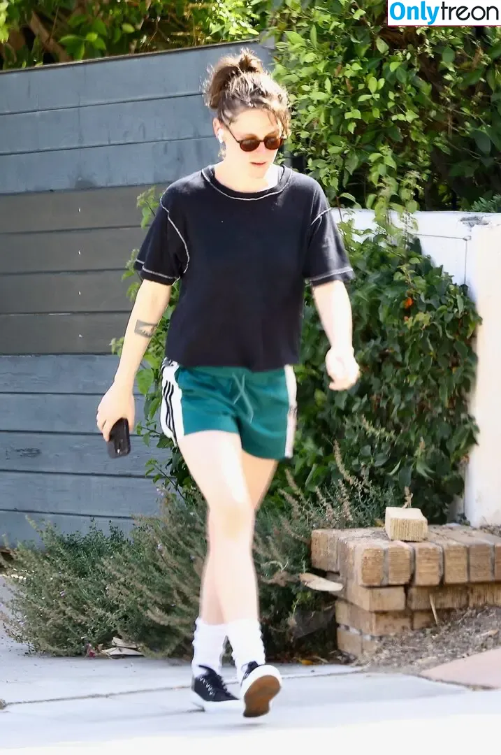 Kristen Stewart nude photo #1806 (kristenstewart / kristenstewartx)