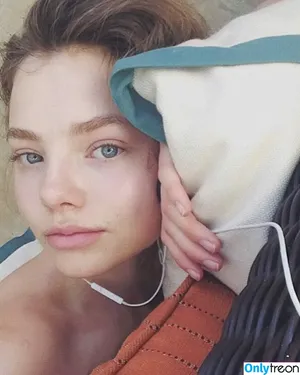 Kristine Froseth / kristine_froseth nude photo #0175