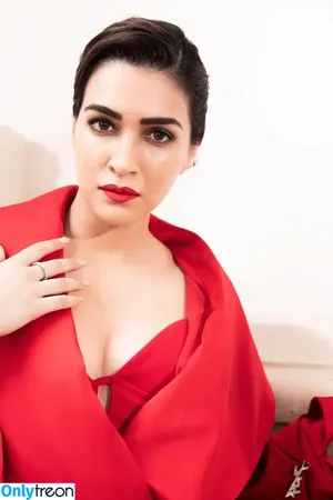 Kriti Sanon / kritisanon nude photo #0237