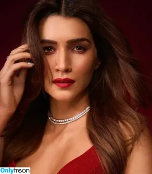 Kriti Sanon / kritisanon nude photo #0241