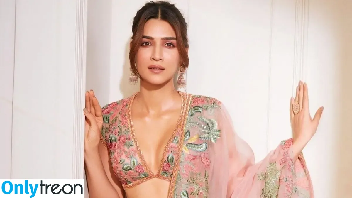 Kriti Sanon nude photo #0225 (kritisanon)