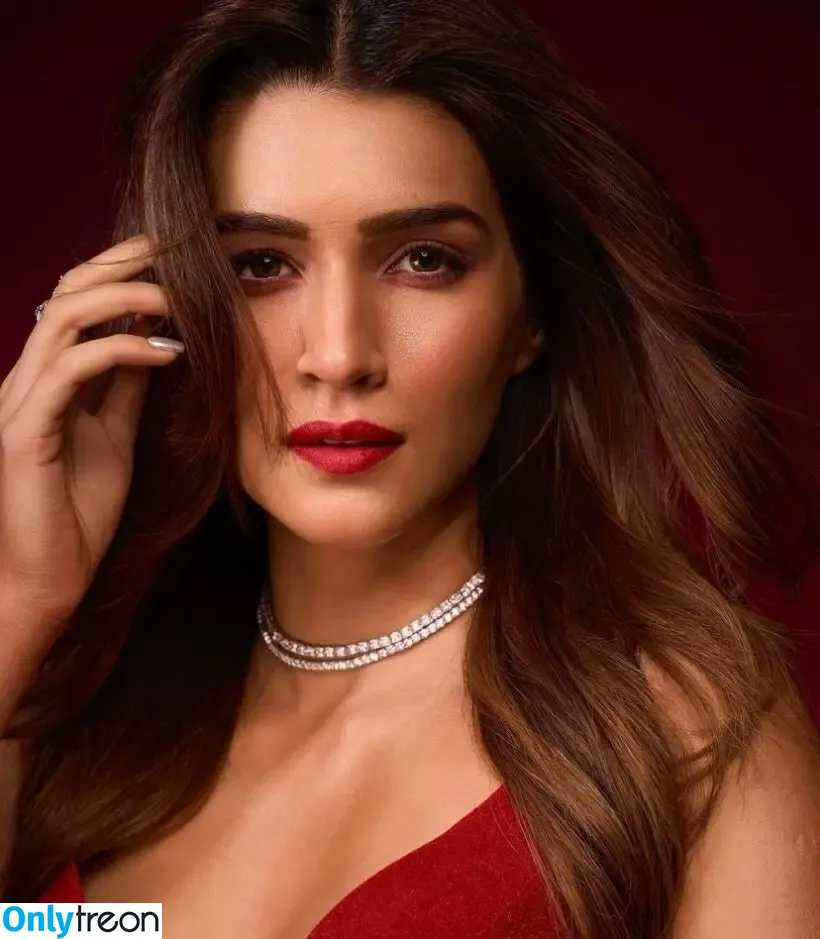 Kriti Sanon nude photo #0241 (kritisanon)