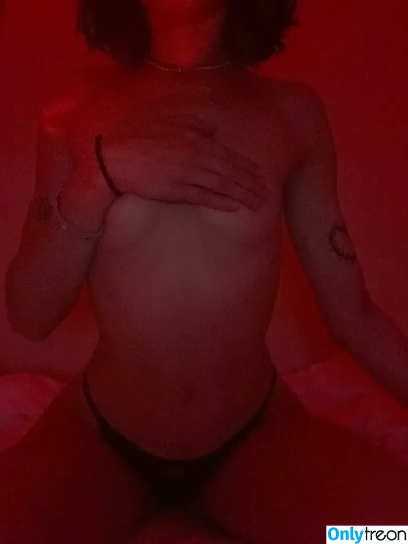 kuromi.lly nude photo #0004 (khaleesselly_0 / kuromi.b4free)