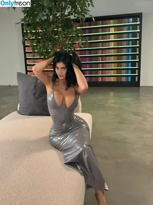 Kylie Jenner / KylieJenner / kyliejenner.2 nude photo #2357