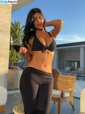 Kylie Jenner / KylieJenner / kyliejenner.2 nude photo #2612