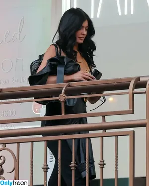Kylie Jenner / KylieJenner / kyliejenner.2 nude photo #2619