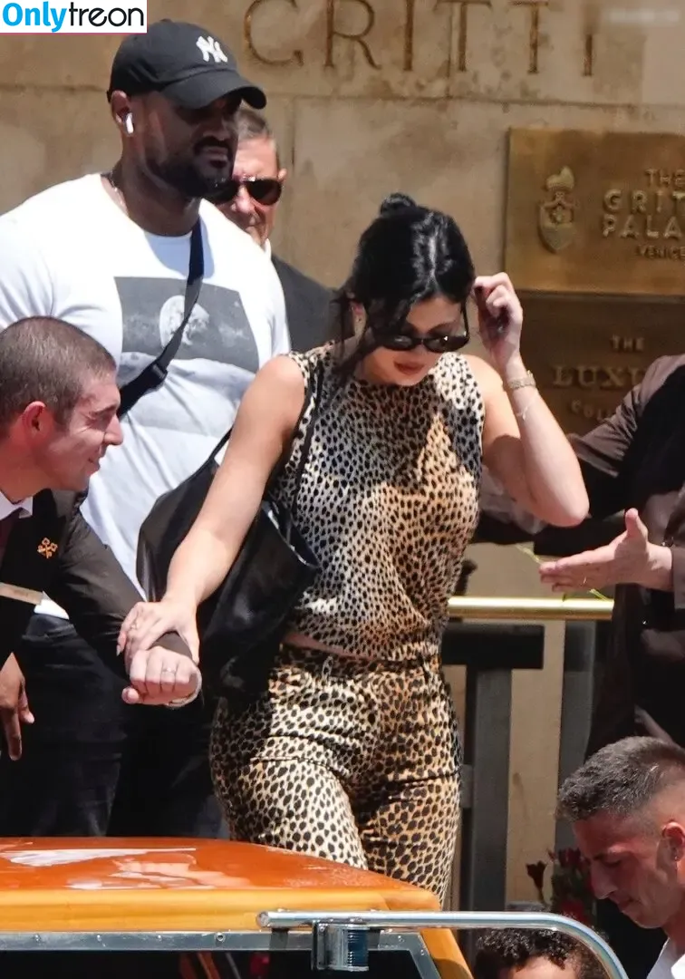 Kylie Jenner nude photo #2322 (KylieJenner / kyliejenner.2)