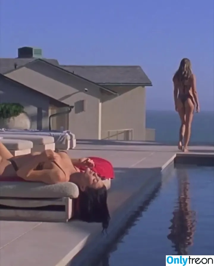 Kylie Jenner nude photo #2427 (KylieJenner / kyliejenner.2)