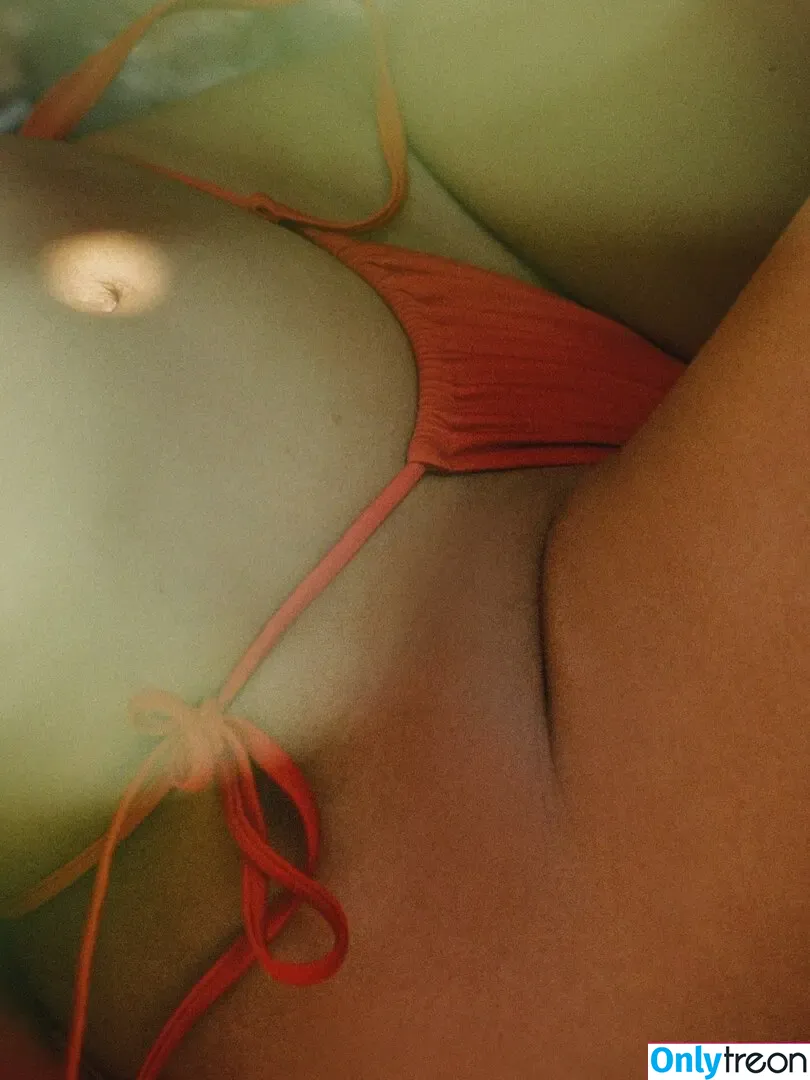 Kylie Jenner nude photo #2442 (KylieJenner / kyliejenner.2)