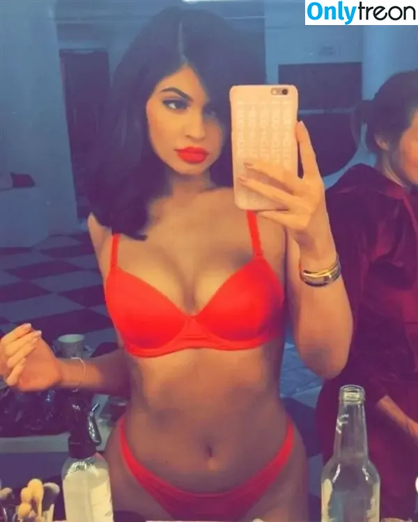 Kylie Jenner nude photo #2456 (KylieJenner / kyliejenner.2)